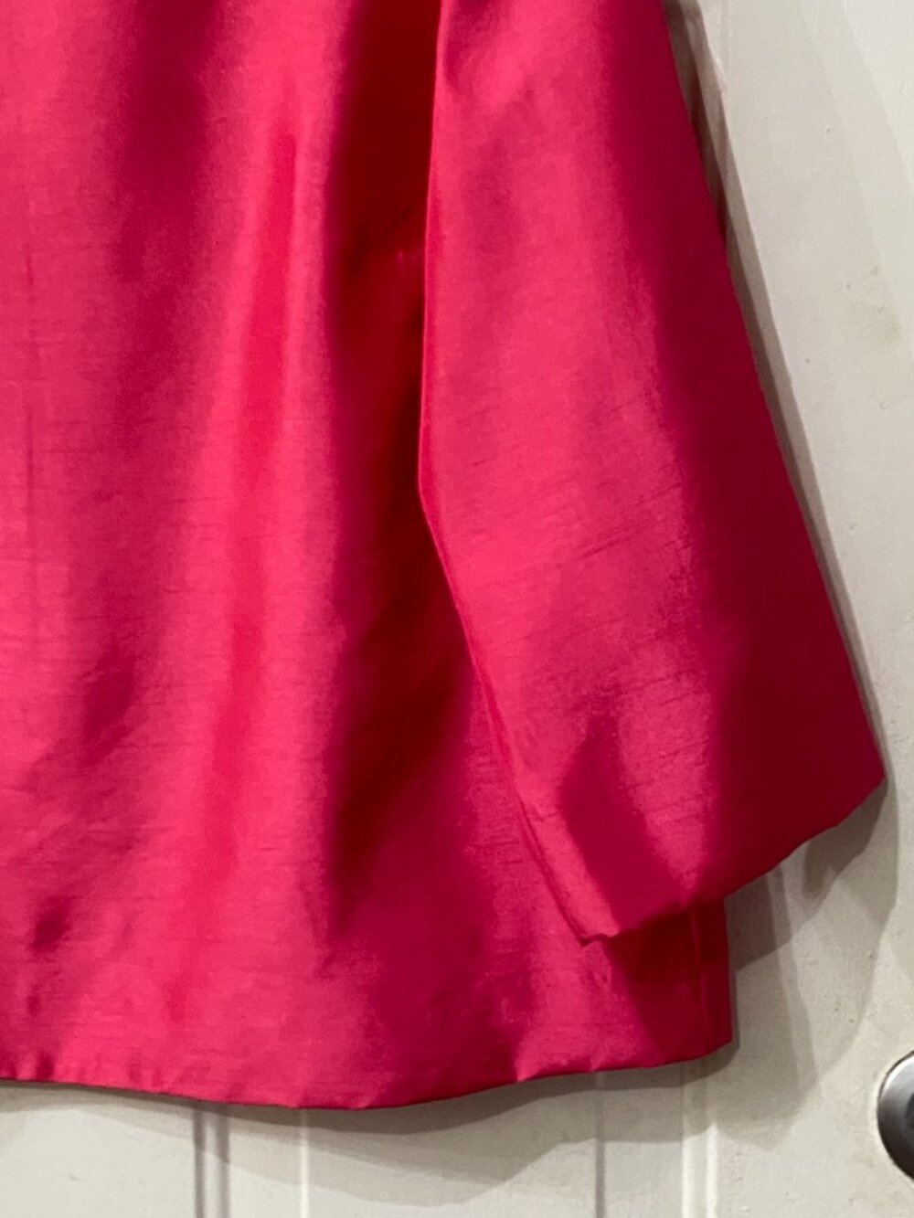 Chicos Sz 2 (L) Blouse 3/4 Sleeve Round Neck Shiny Hot Pink Polyester - Picture 3 of 9
